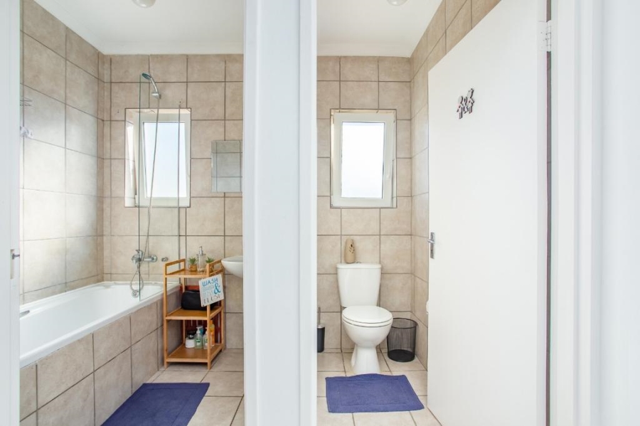 To Let 3 Bedroom Property for Rent in Klein Drakenstein Western Cape